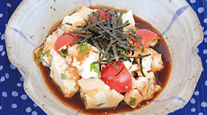 トマトと豆腐の冷やし黒酢あえ