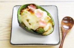 アボカドとハムのみそチーズ焼き