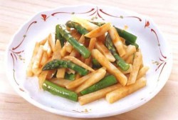 アスパラとじゃがいものみそ炒め