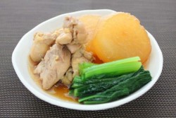 鶏肉と大根と小松菜の煮物