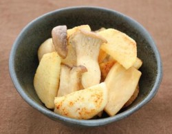 えりんぎと長芋のバター醤油炒め