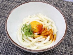 赤から釜玉うどん