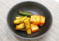大根ときゅうりの赤から漬け