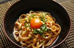 赤から混ぜうどん