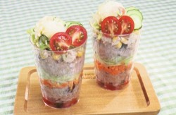 パフェ風 赤飯カップ寿司