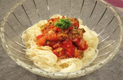 トマトのピリ辛みそだれそうめん