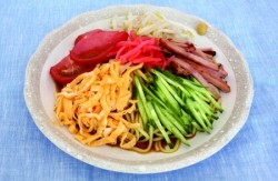 黒酢の冷やし中華