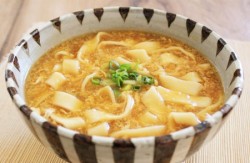 玉子とじきしめん