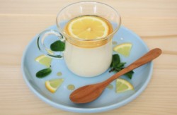 あま酒と豆腐のレモンムース